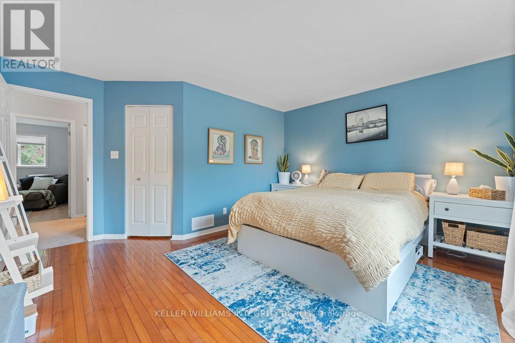 












10 BATON COURT

,
Ottawa,




Ontario
K2L4C8

