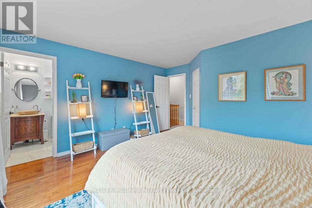 












10 BATON COURT

,
Ottawa,




Ontario
K2L4C8

