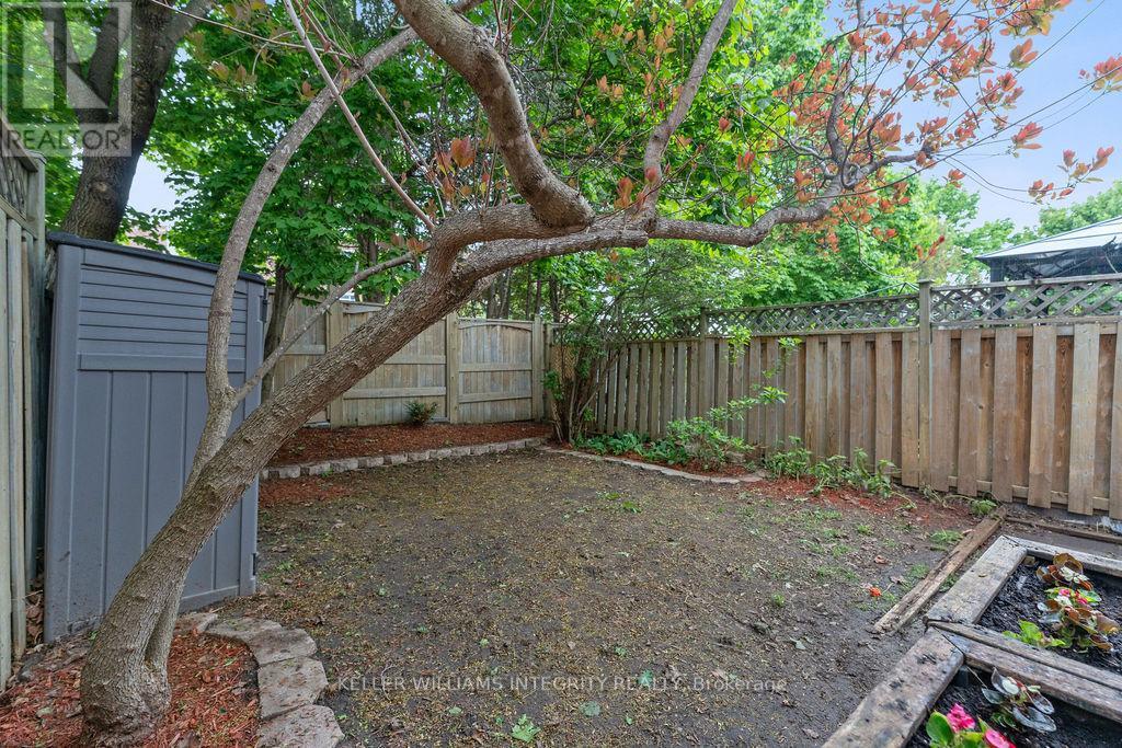 












10 BATON COURT

,
Ottawa,




Ontario
K2L4C8

