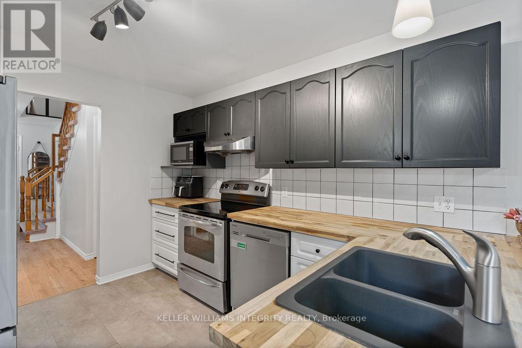 












10 BATON COURT

,
Ottawa,




Ontario
K2L4C8

