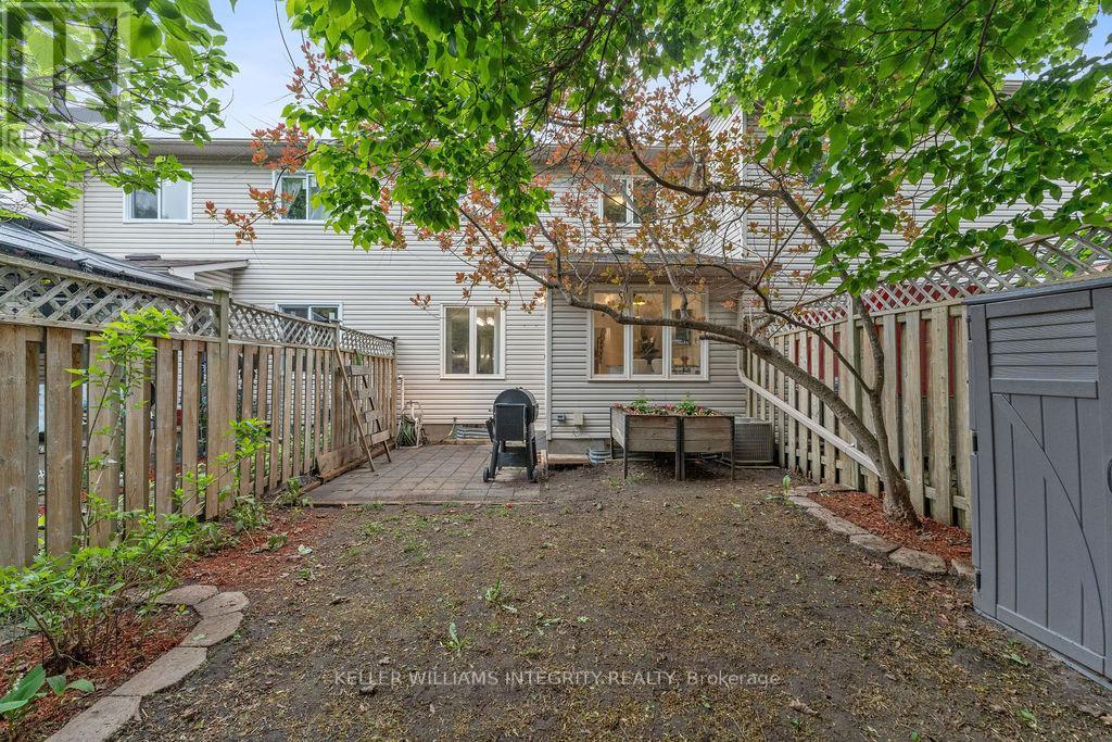 












10 BATON COURT

,
Ottawa,




Ontario
K2L4C8

