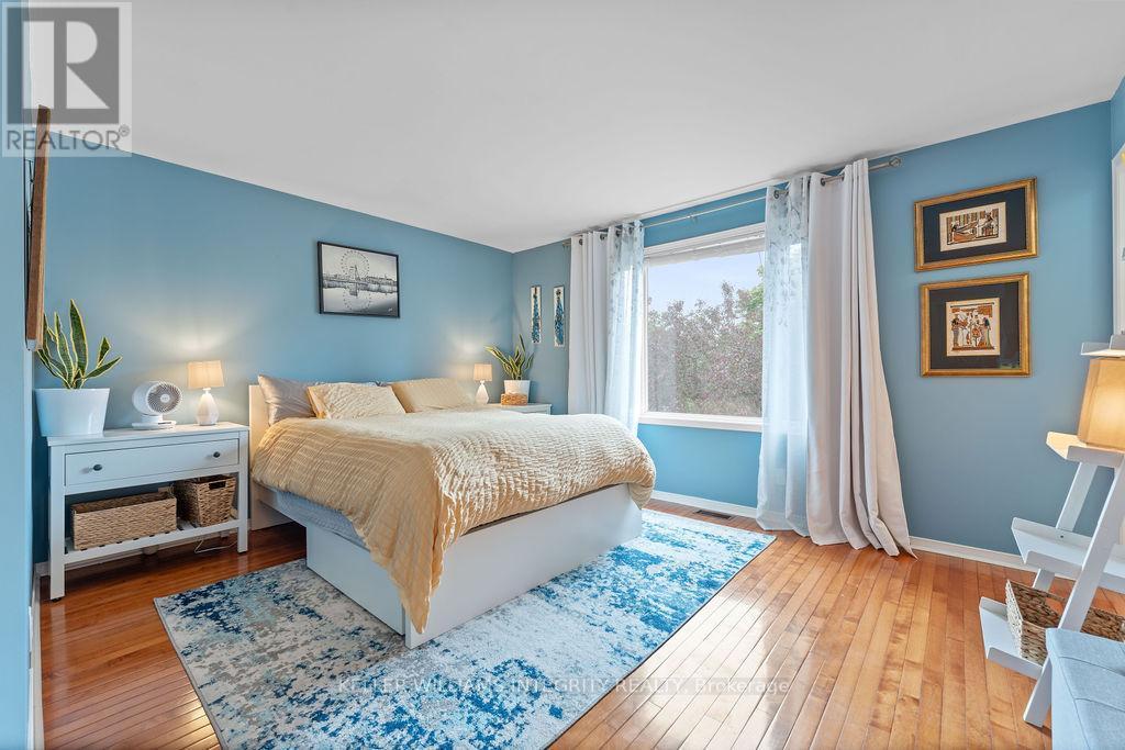 












10 BATON COURT

,
Ottawa,




Ontario
K2L4C8

