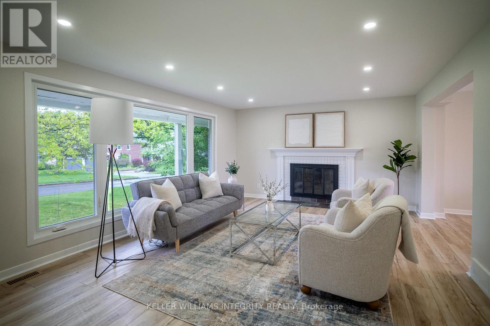 












103 BEAVER RIDGE

,
Ottawa,




Ontario
K2E6E5

