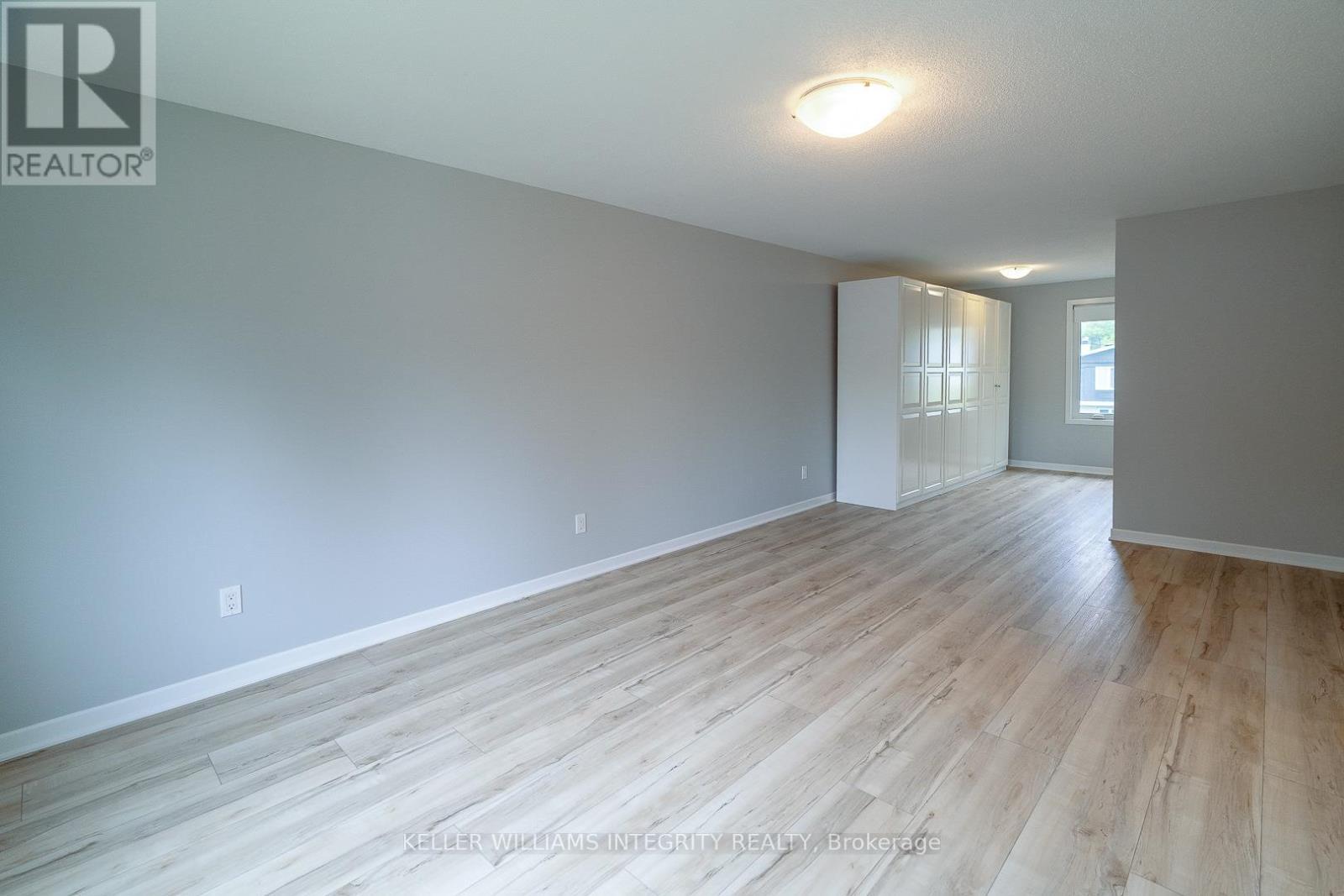 












103 BEAVER RIDGE

,
Ottawa,




Ontario
K2E6E5

