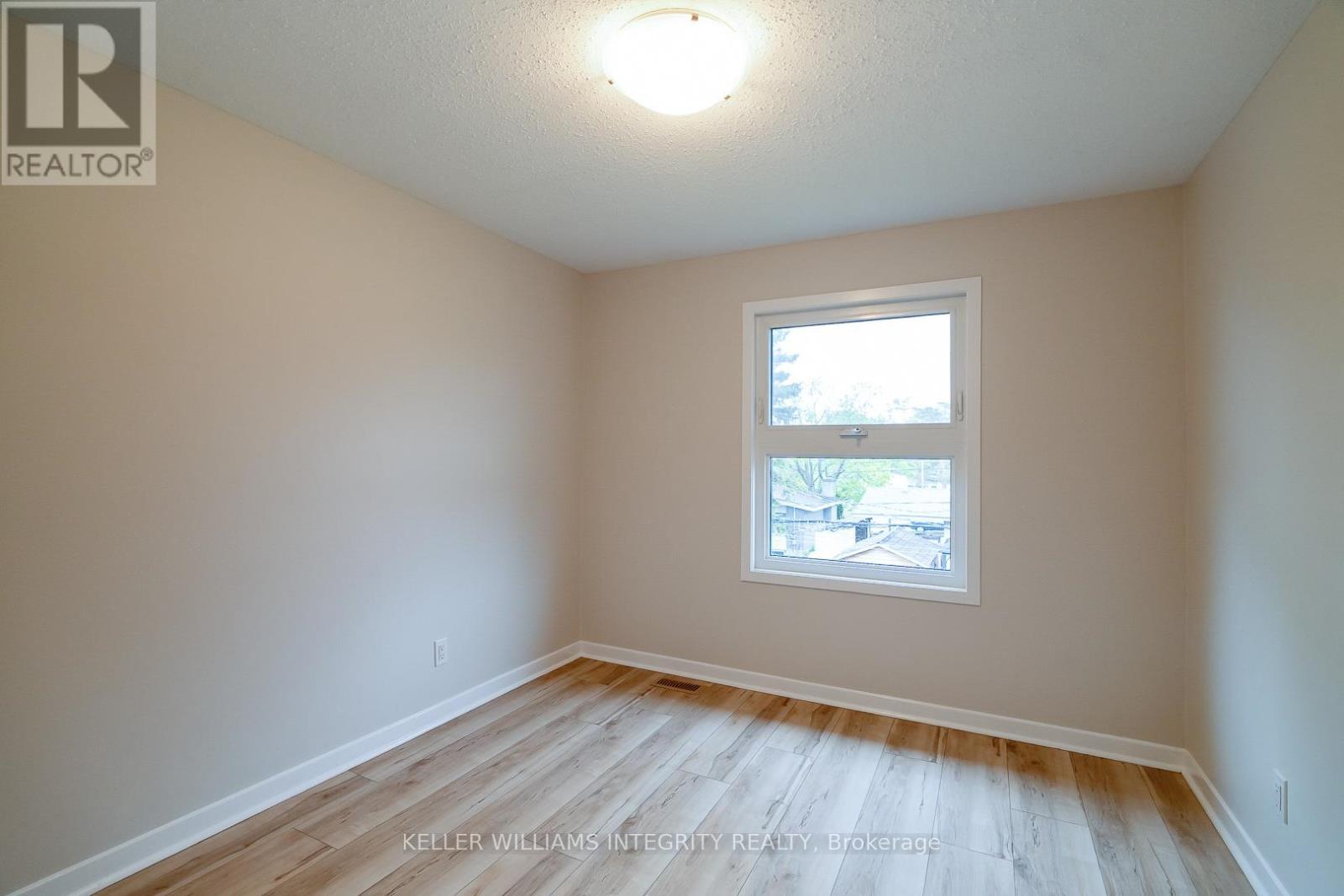 












103 BEAVER RIDGE

,
Ottawa,




Ontario
K2E6E5

