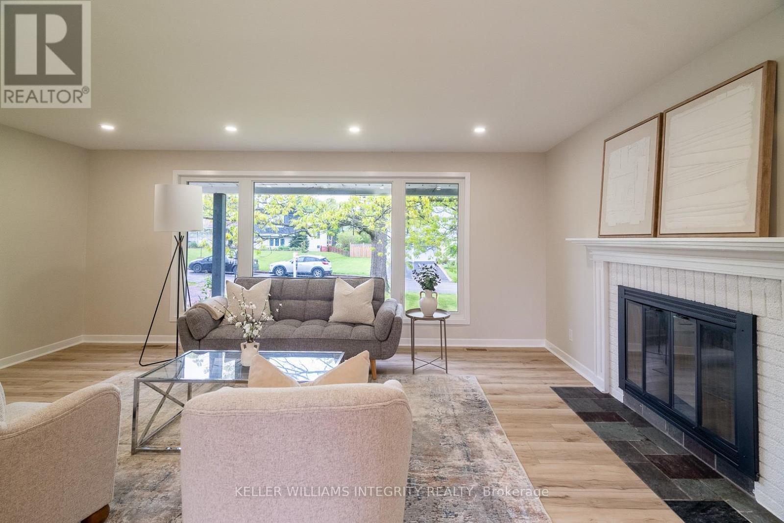 












103 BEAVER RIDGE

,
Ottawa,




Ontario
K2E6E5

