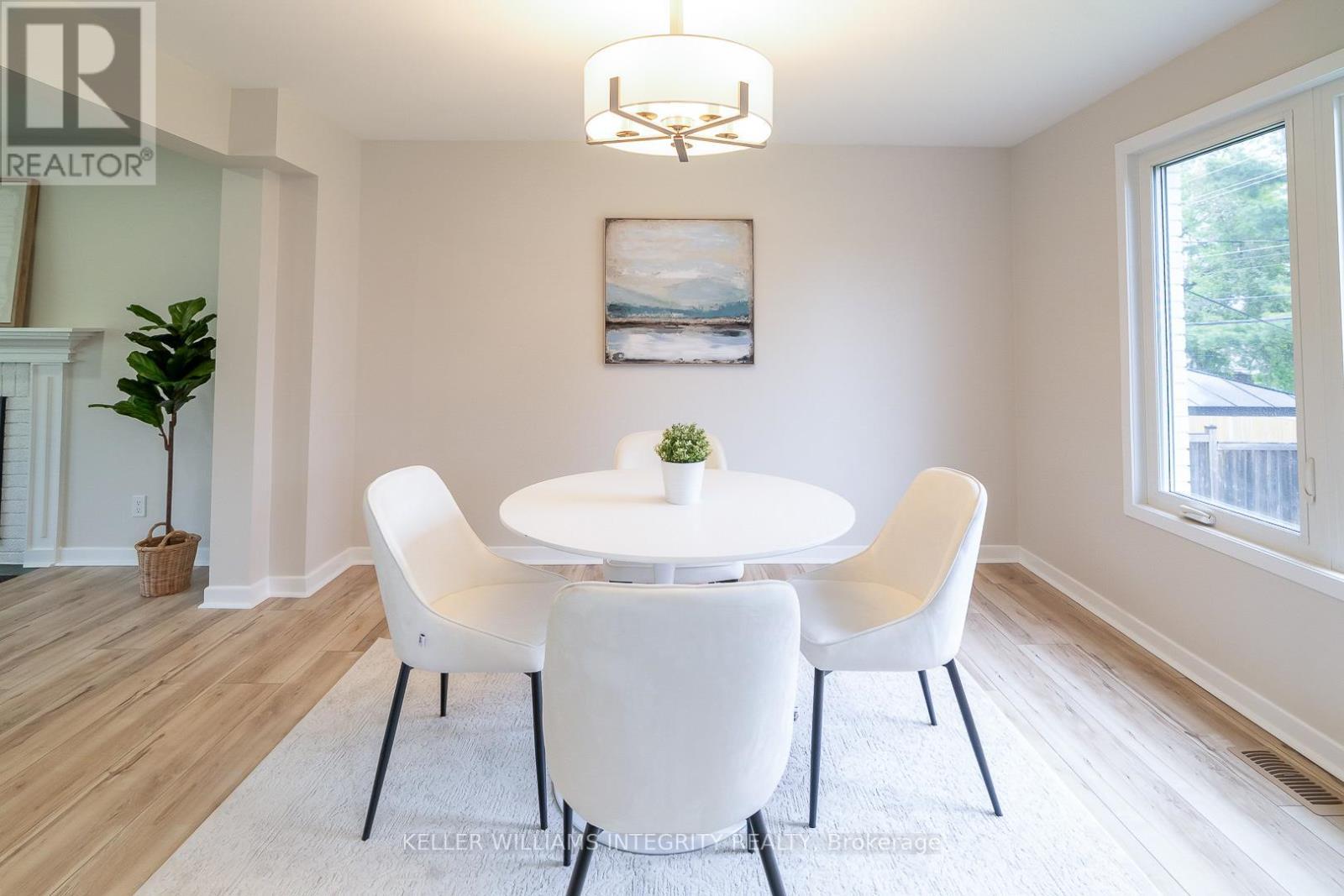 












103 BEAVER RIDGE

,
Ottawa,




Ontario
K2E6E5

