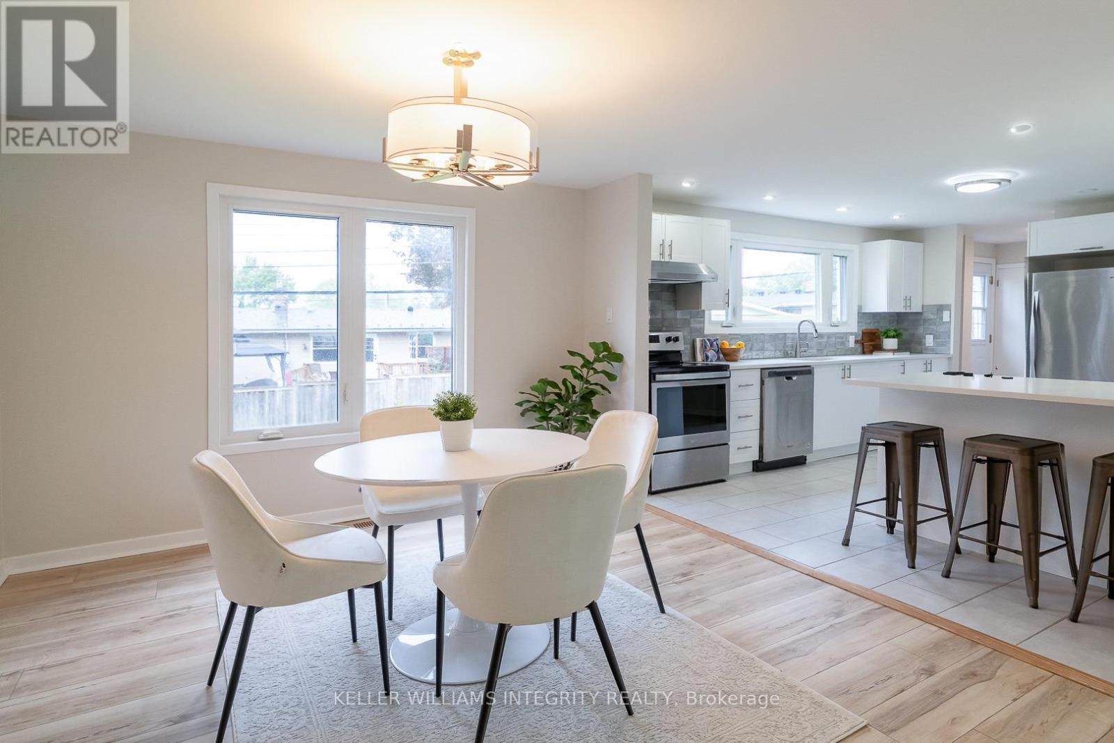 












103 BEAVER RIDGE

,
Ottawa,




Ontario
K2E6E5

