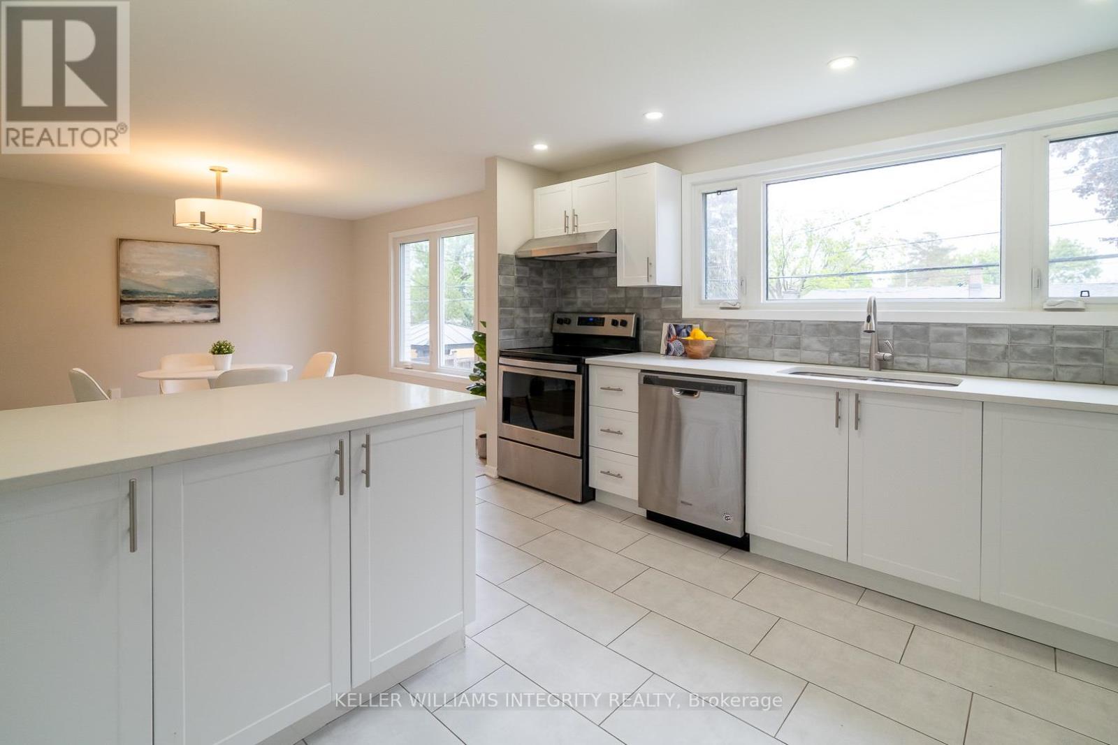












103 BEAVER RIDGE

,
Ottawa,




Ontario
K2E6E5

