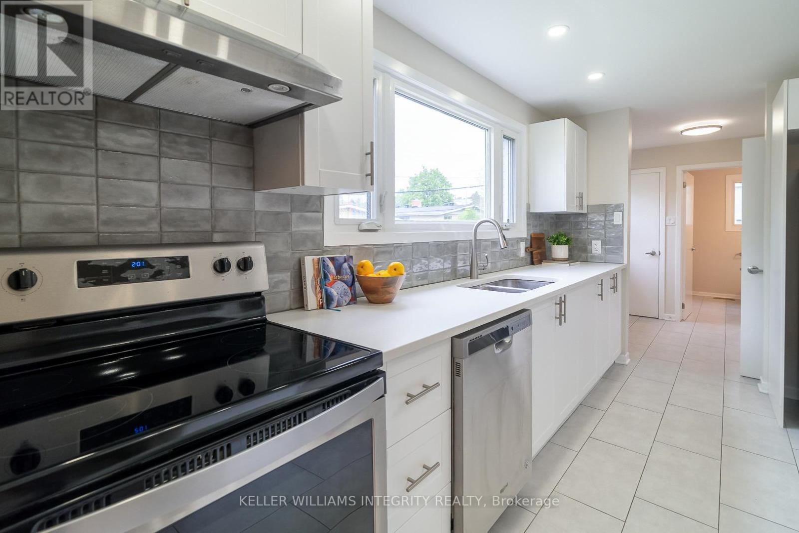 












103 BEAVER RIDGE

,
Ottawa,




Ontario
K2E6E5

