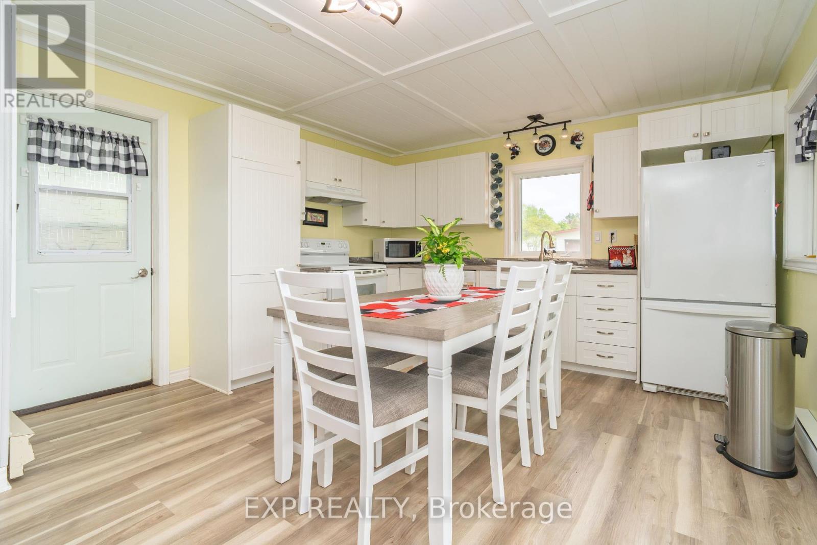 












5 EVERGREEN LANE

,
McNab/Braeside,




Ontario
K0A3L0

