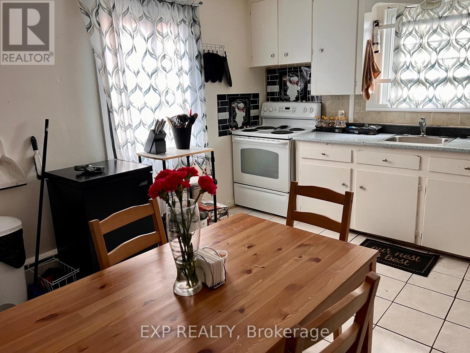 












269 STE ANNE STREET

,
Ottawa,




Ontario
K1L7C3

