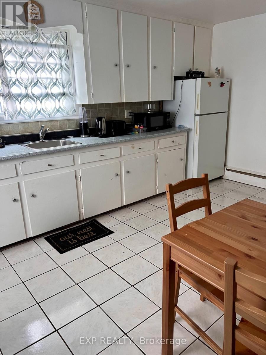












269 STE ANNE STREET

,
Ottawa,




Ontario
K1L7C3

