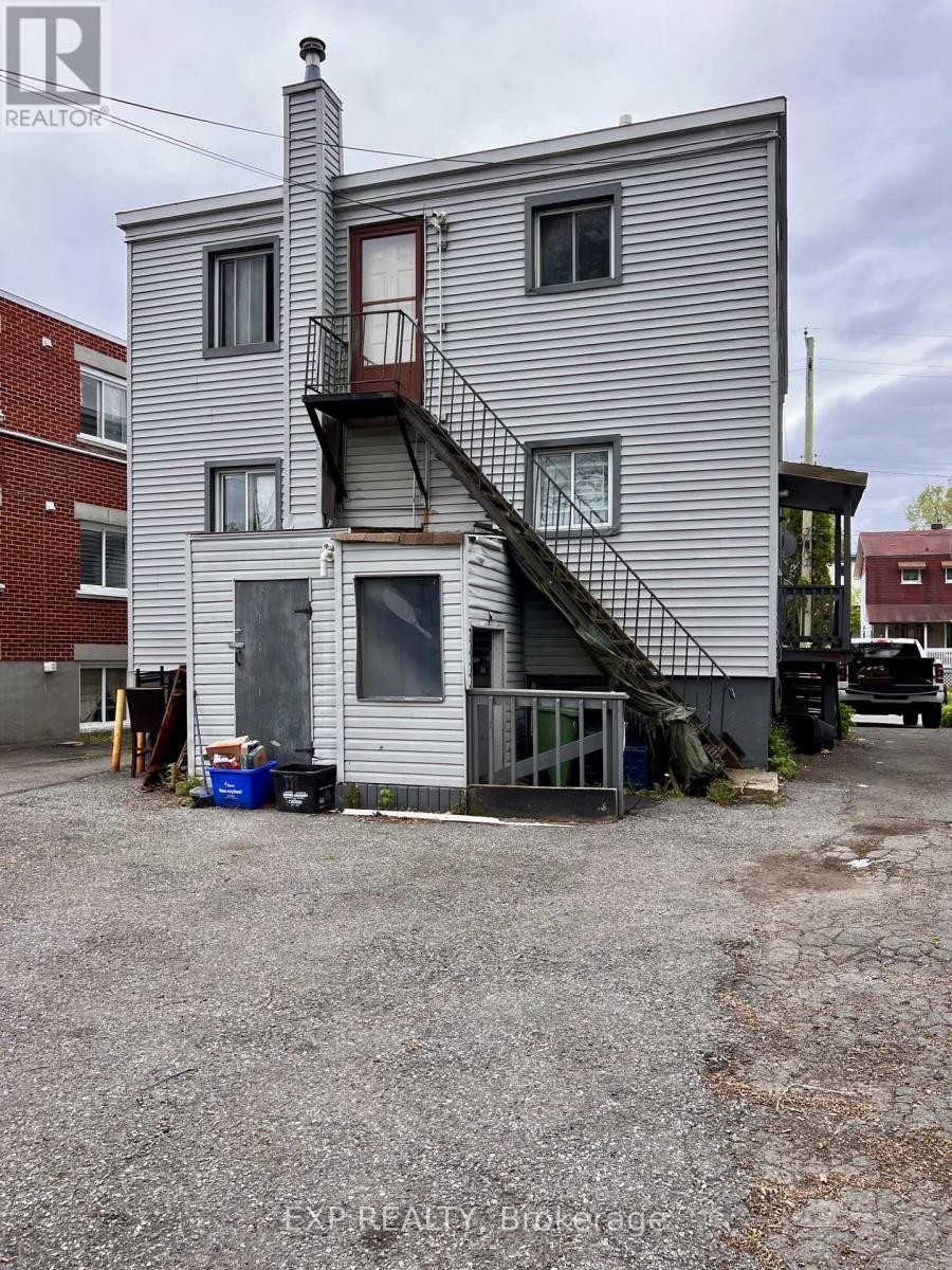 












269 STE ANNE STREET

,
Ottawa,




Ontario
K1L7C3


