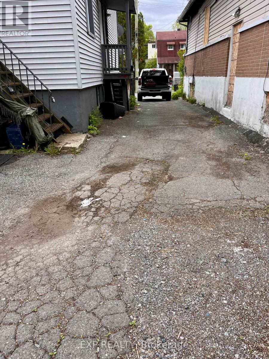 












269 STE ANNE STREET

,
Ottawa,




Ontario
K1L7C3

