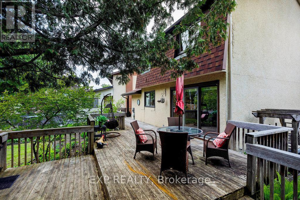 












19 ANCROFT COURT

,
Ottawa,




Ontario
K2G4A5

