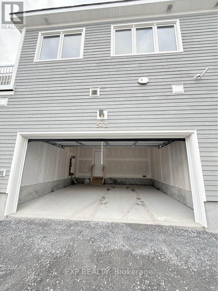 












542 OLDENBURG AVENUE

,
Ottawa,




Ontario
K0A2Z0

