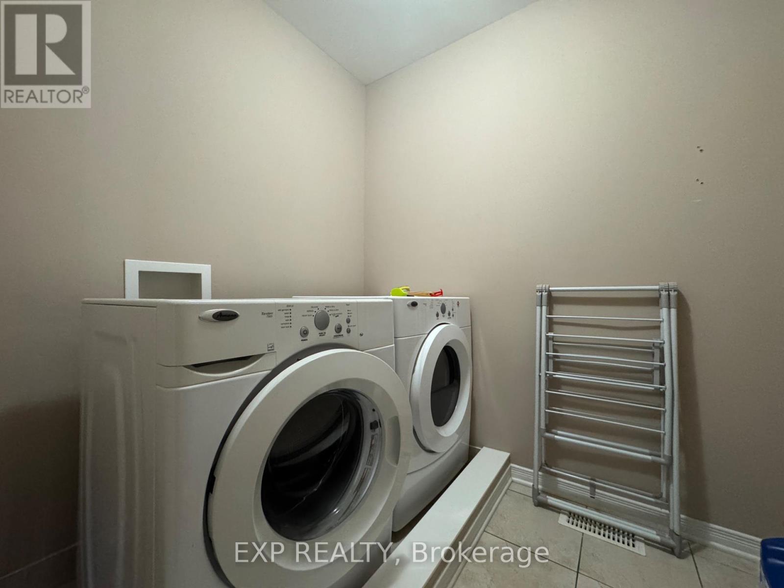












381 VIA VERONA AVENUE

,
Ottawa,




Ontario
K2J5X8

