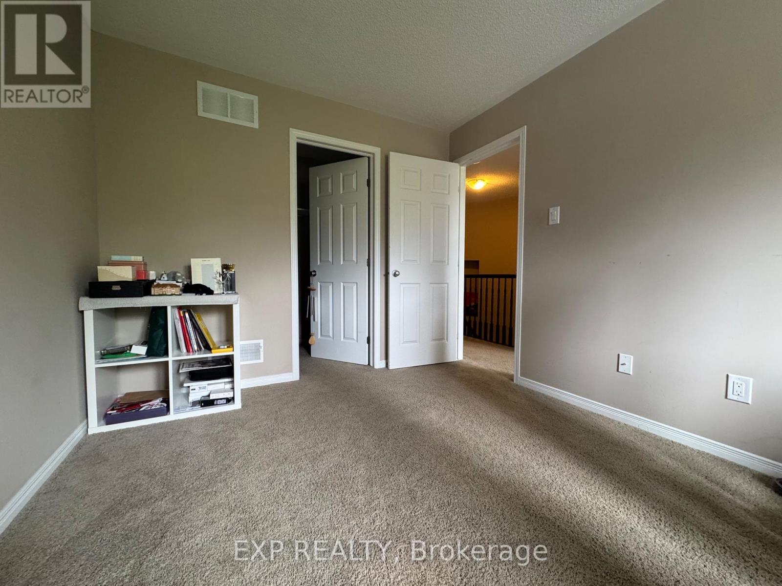 












381 VIA VERONA AVENUE

,
Ottawa,




Ontario
K2J5X8


