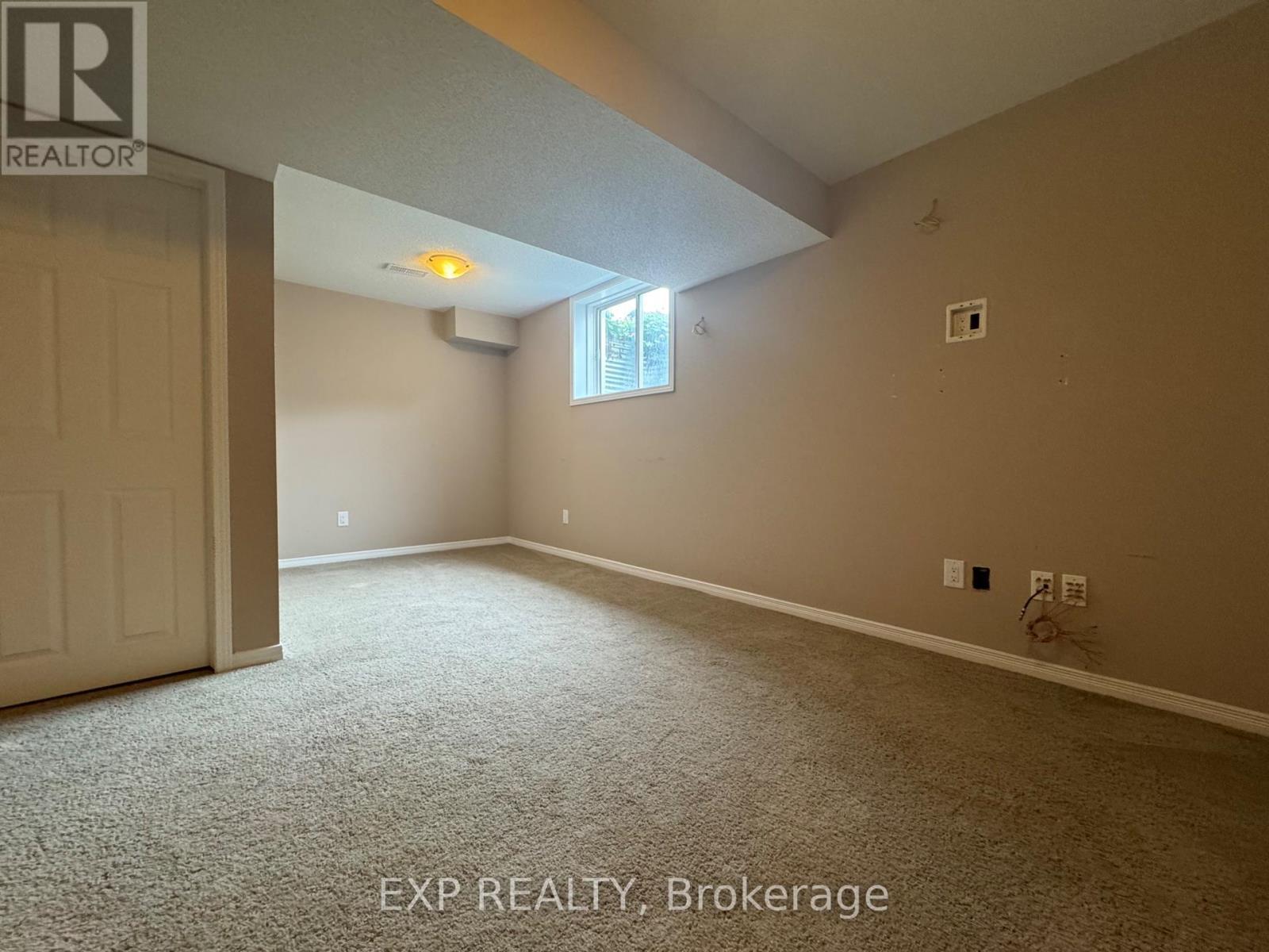 












381 VIA VERONA AVENUE

,
Ottawa,




Ontario
K2J5X8

