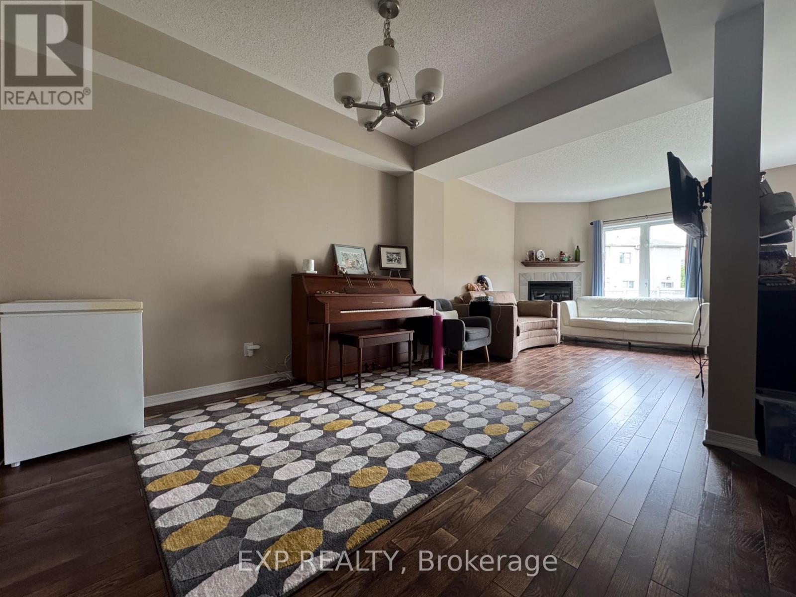 












381 VIA VERONA AVENUE

,
Ottawa,




Ontario
K2J5X8

