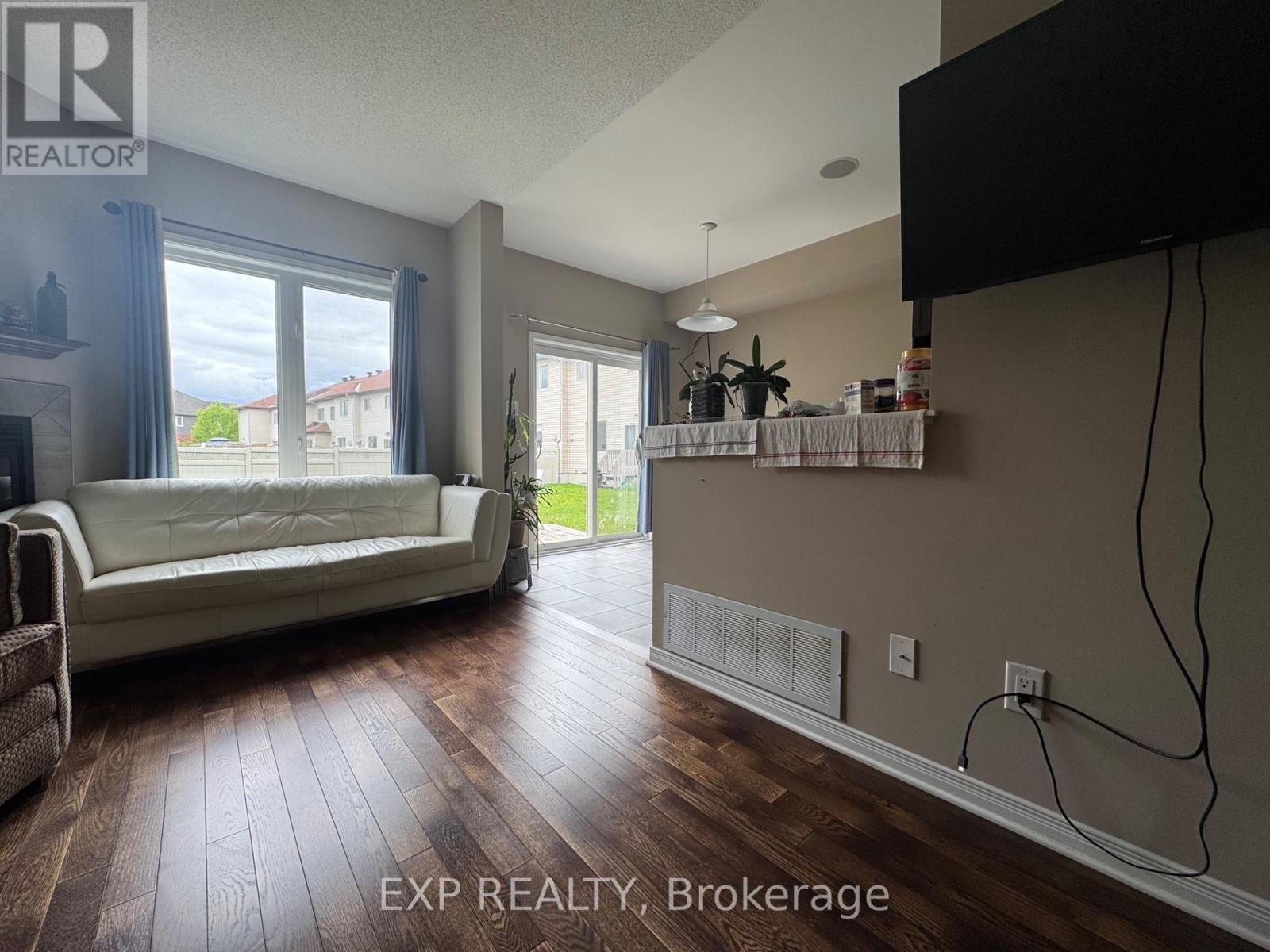 












381 VIA VERONA AVENUE

,
Ottawa,




Ontario
K2J5X8

