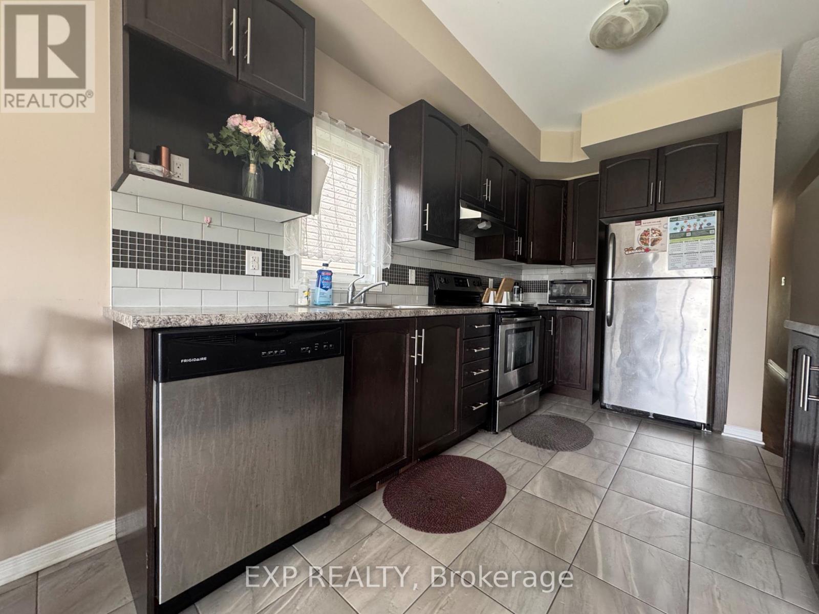 












381 VIA VERONA AVENUE

,
Ottawa,




Ontario
K2J5X8

