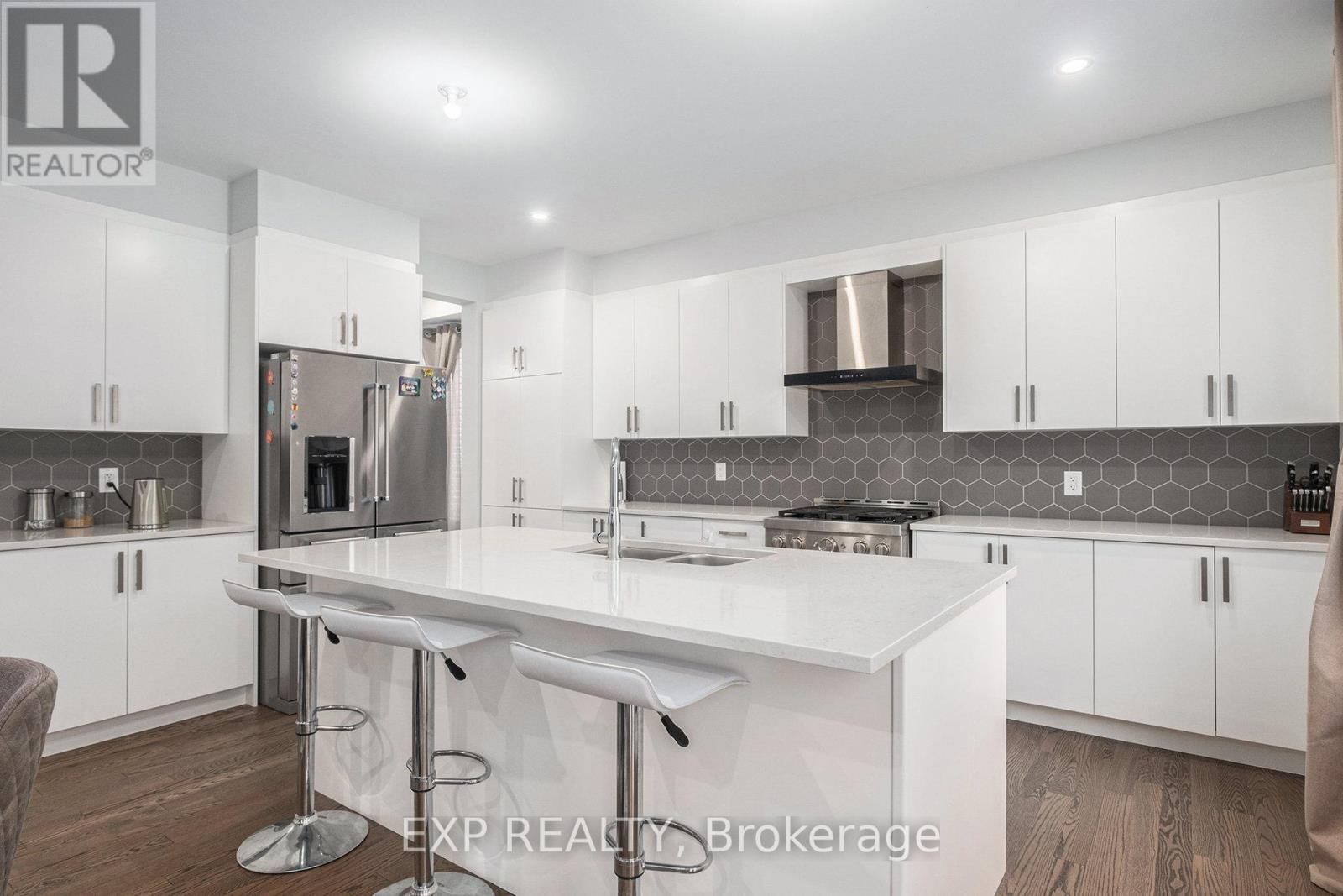 












528 ANCHOR CIRCLE

,
Ottawa,




Ontario
K4M0X5

