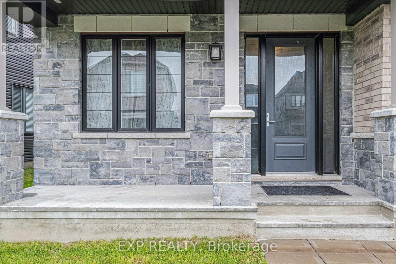 












528 ANCHOR CIRCLE

,
Ottawa,




Ontario
K4M0X5

