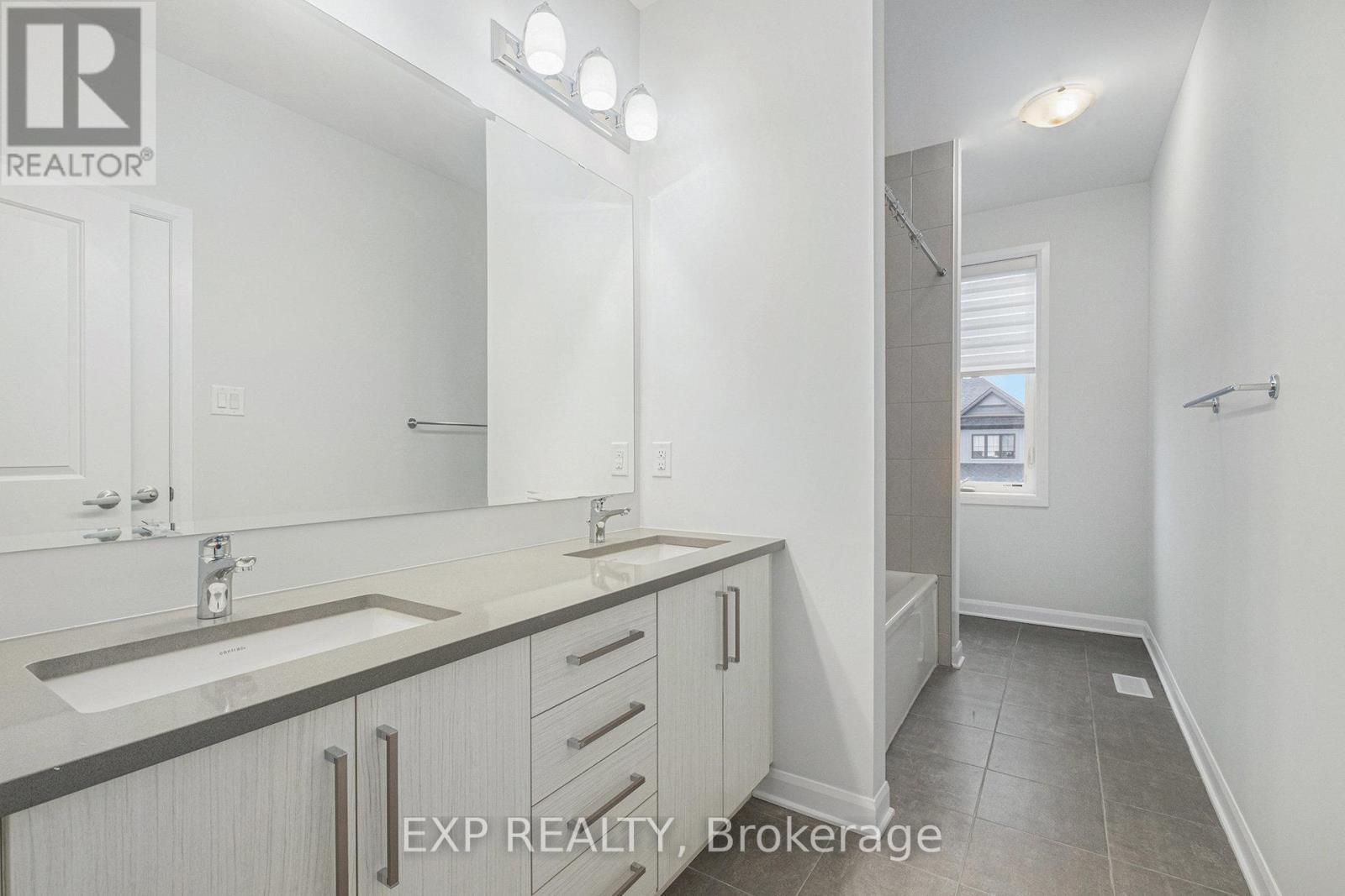 












528 ANCHOR CIRCLE

,
Ottawa,




Ontario
K4M0X5

