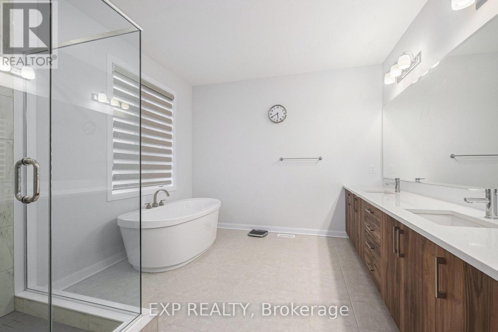 












528 ANCHOR CIRCLE

,
Ottawa,




Ontario
K4M0X5

