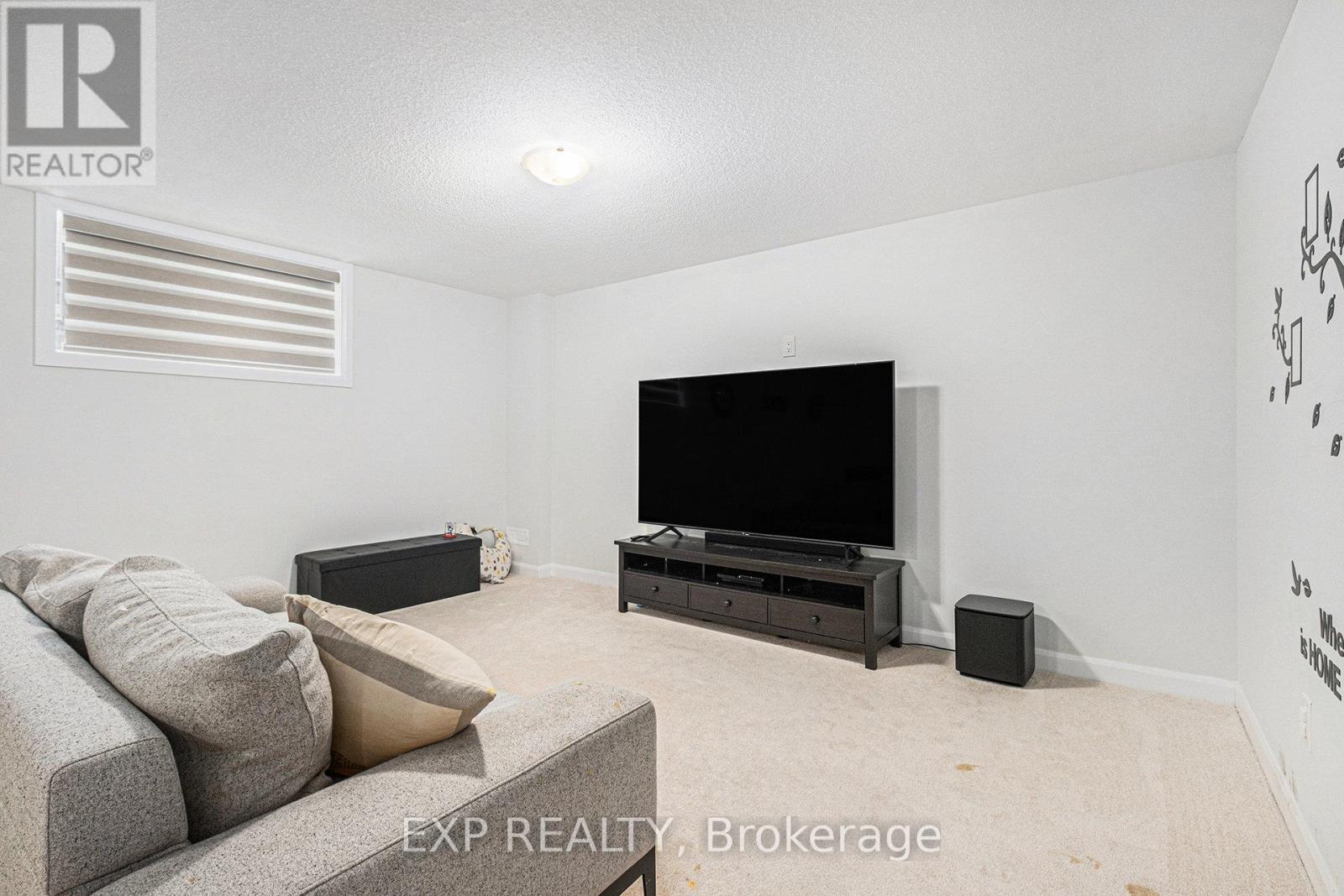 












528 ANCHOR CIRCLE

,
Ottawa,




Ontario
K4M0X5

