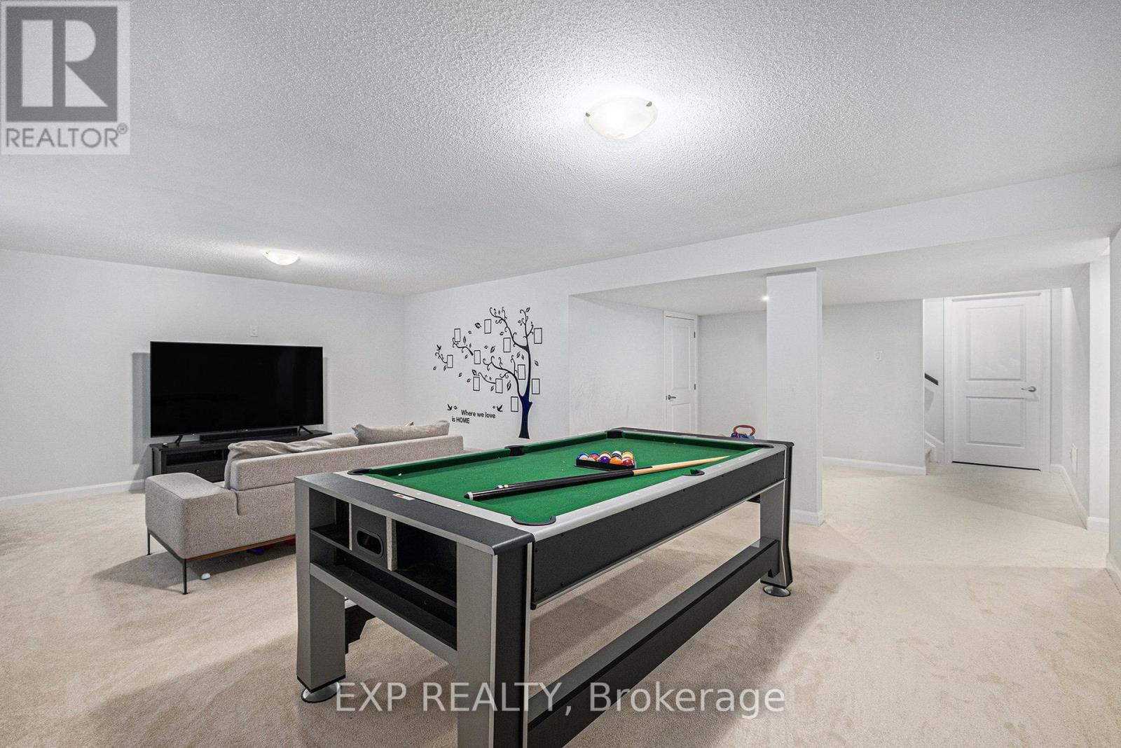 












528 ANCHOR CIRCLE

,
Ottawa,




Ontario
K4M0X5

