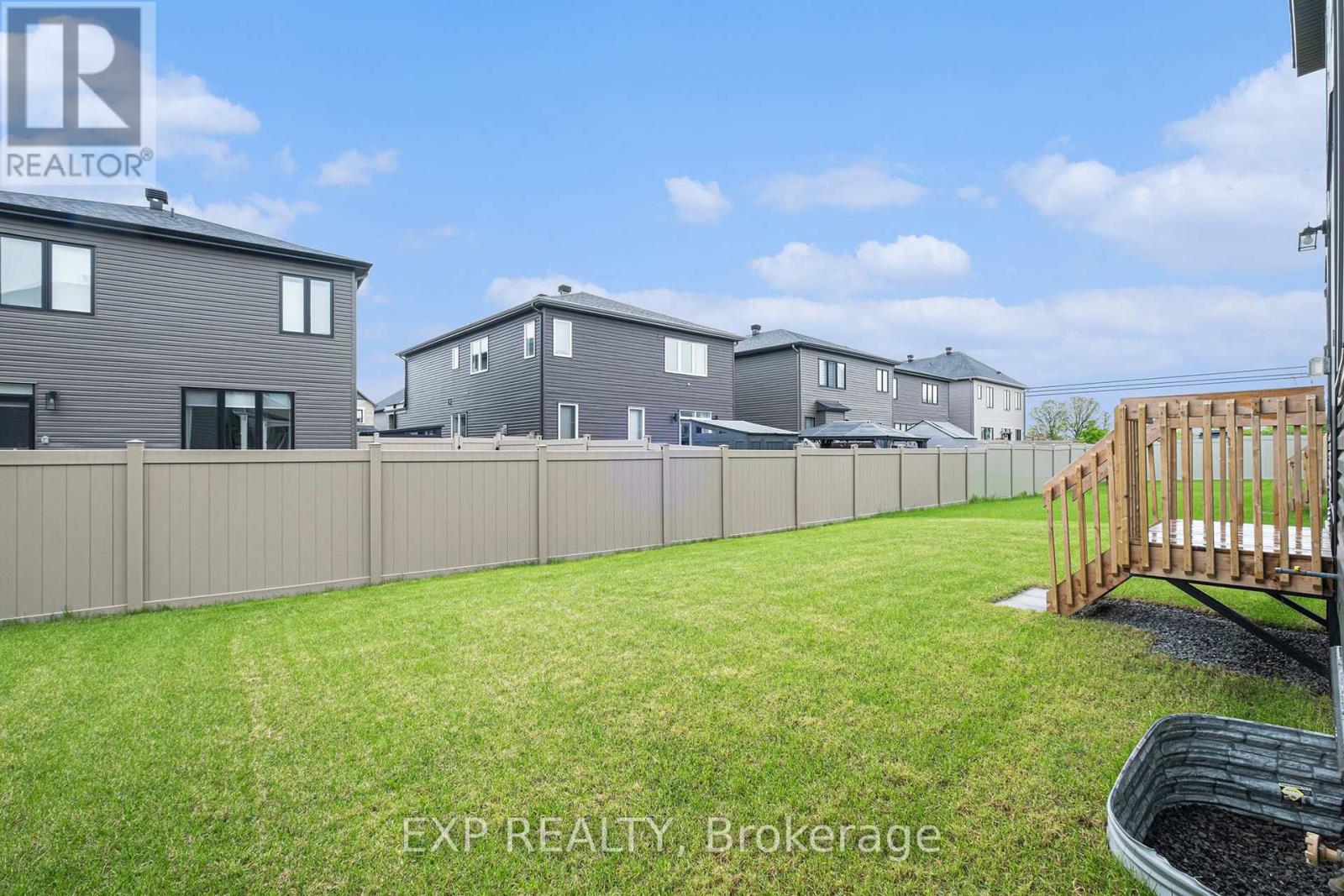 












528 ANCHOR CIRCLE

,
Ottawa,




Ontario
K4M0X5

