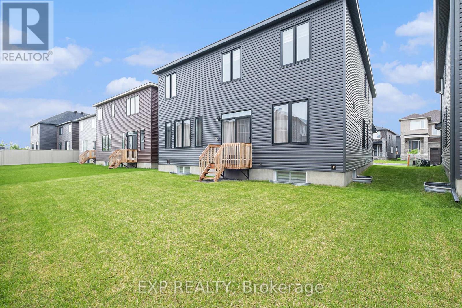 












528 ANCHOR CIRCLE

,
Ottawa,




Ontario
K4M0X5

