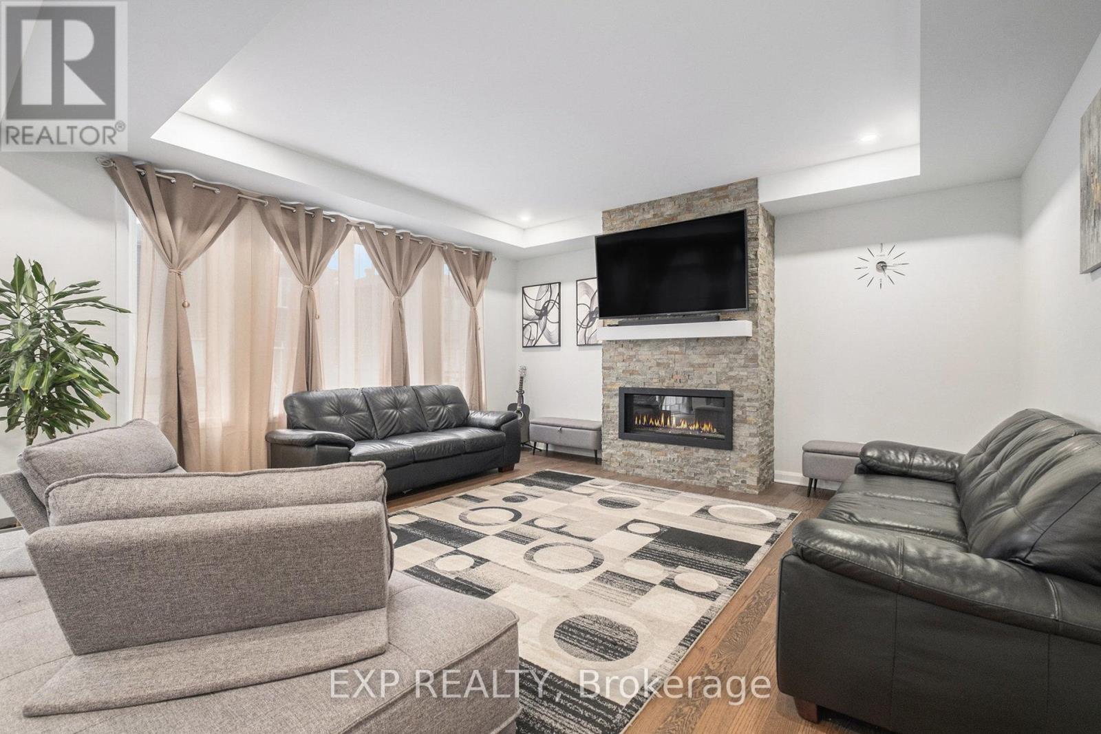 












528 ANCHOR CIRCLE

,
Ottawa,




Ontario
K4M0X5


