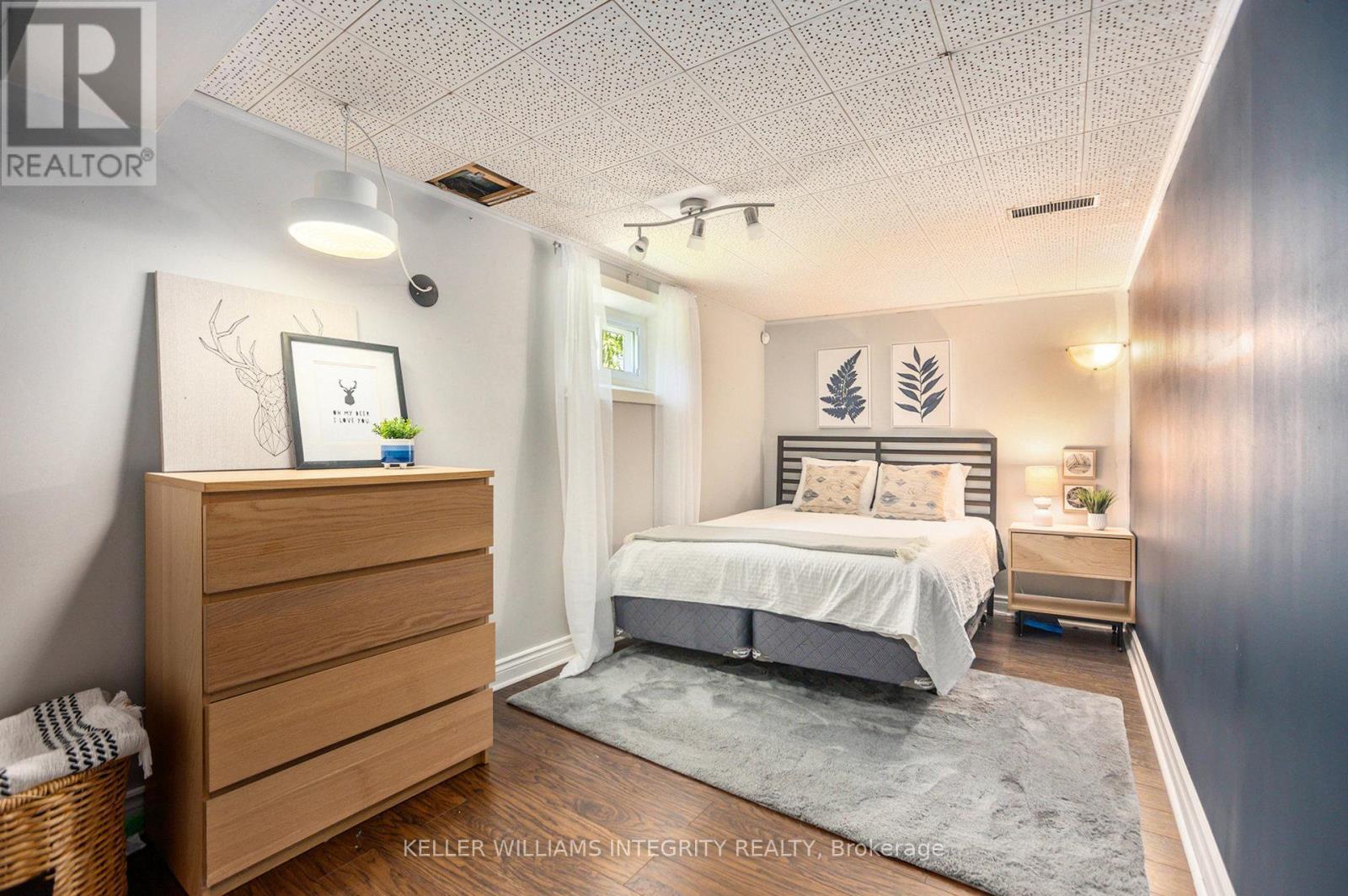 












1244 TARA DRIVE

,
Ottawa,




Ontario
K2C2H5

