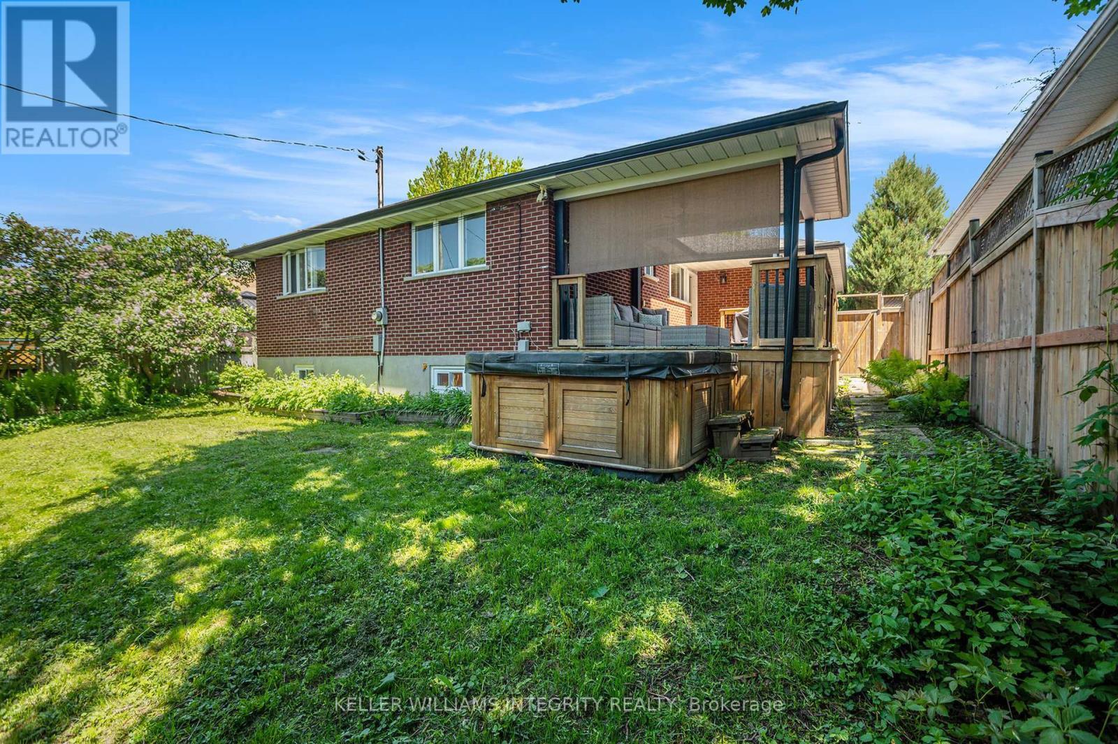 












1244 TARA DRIVE

,
Ottawa,




Ontario
K2C2H5

