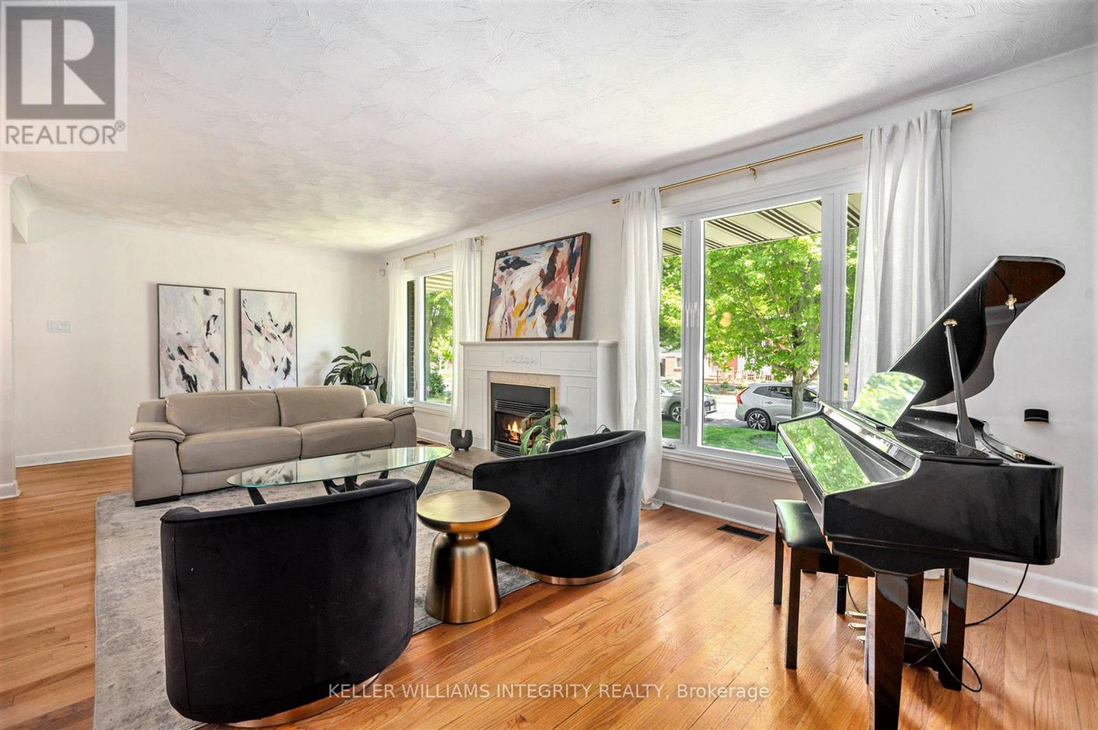 












1244 TARA DRIVE

,
Ottawa,




Ontario
K2C2H5

