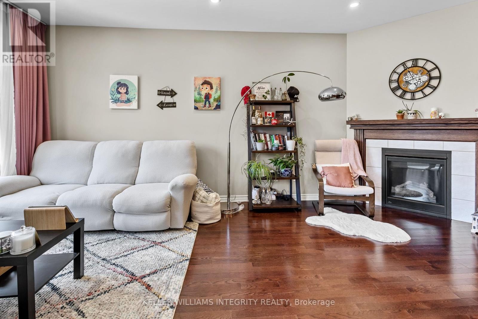 












313 WARMSTONE DRIVE

,
Ottawa,




Ontario
K2S0N9

