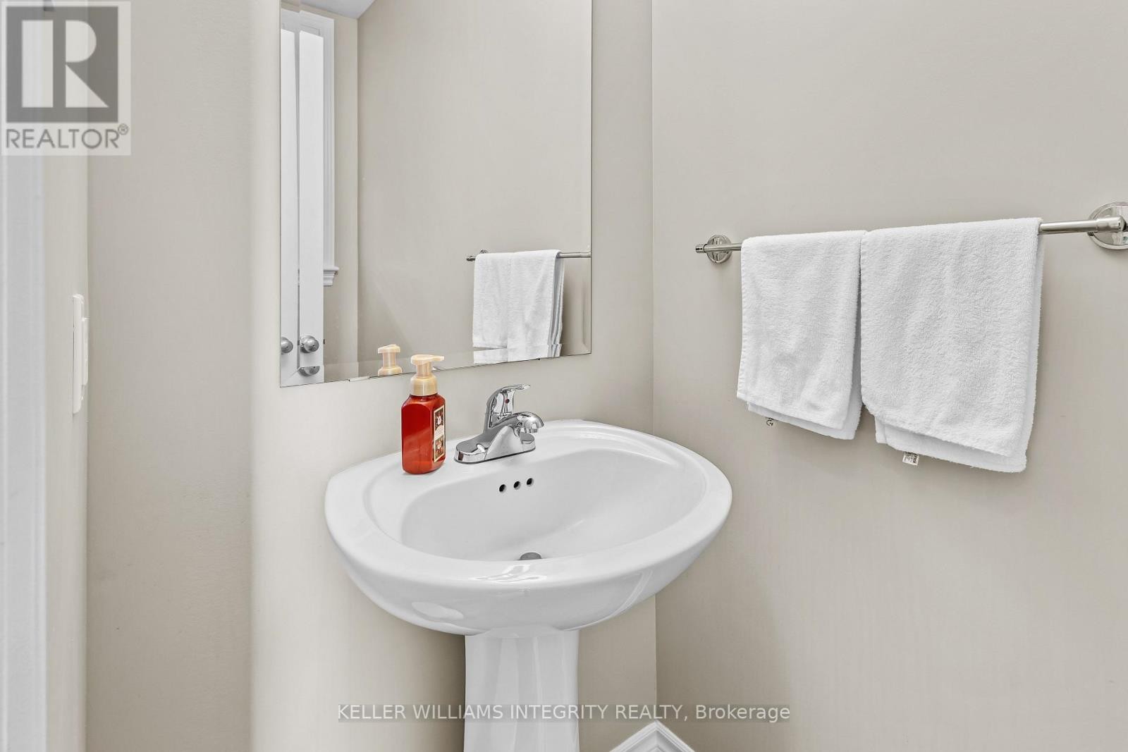 












313 WARMSTONE DRIVE

,
Ottawa,




Ontario
K2S0N9


