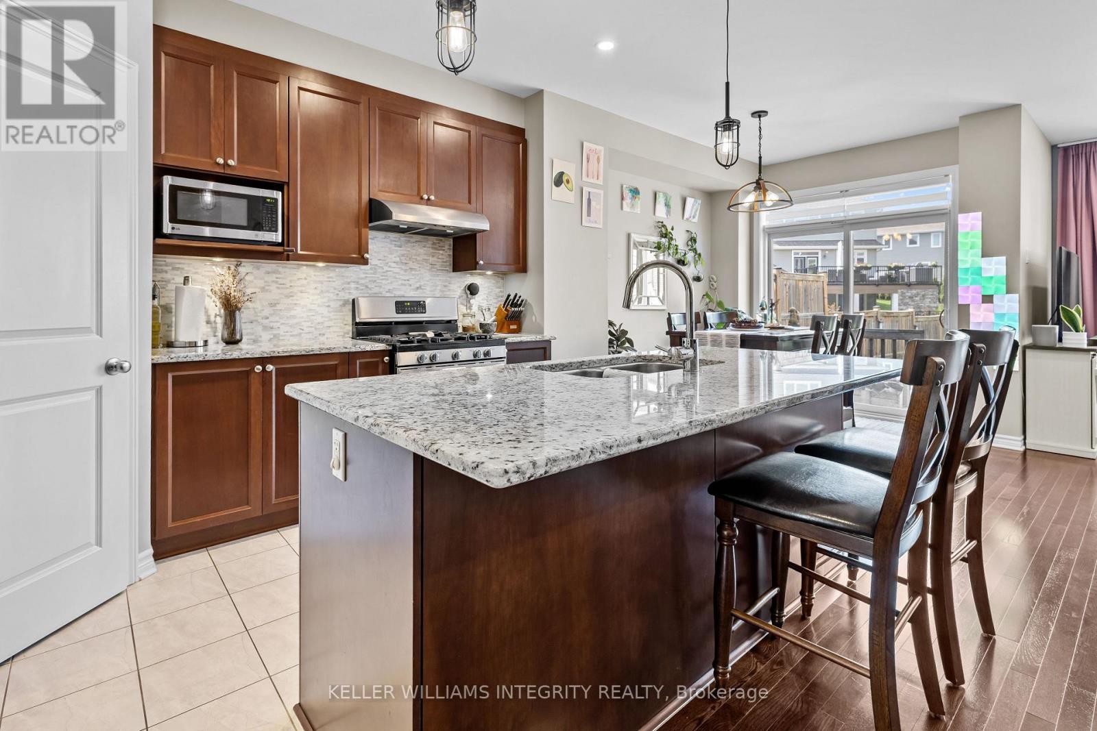 












313 WARMSTONE DRIVE

,
Ottawa,




Ontario
K2S0N9

