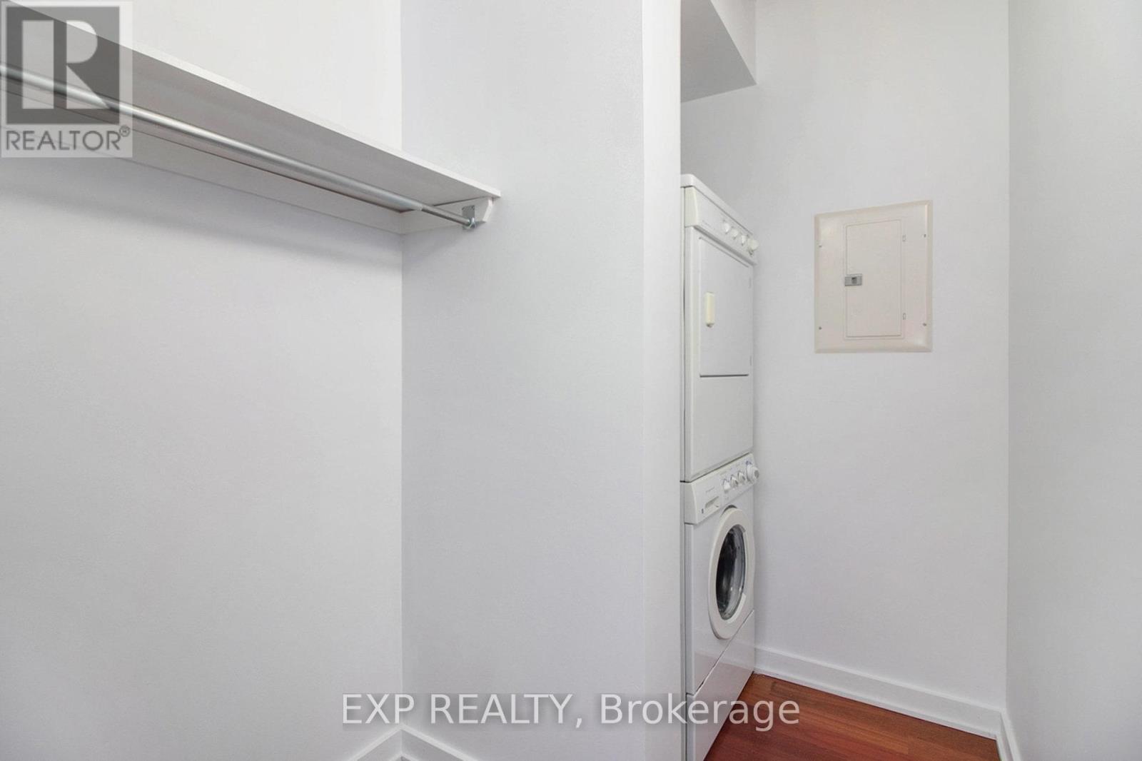 












1305 - 324 LAURIER AVENUE W

,
Ottawa,




Ontario
K1N6P6

