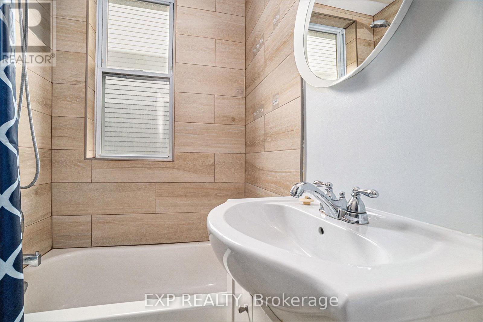 












350 FIFTH AVENUE

,
Ottawa,




Ontario
K1S2N8

