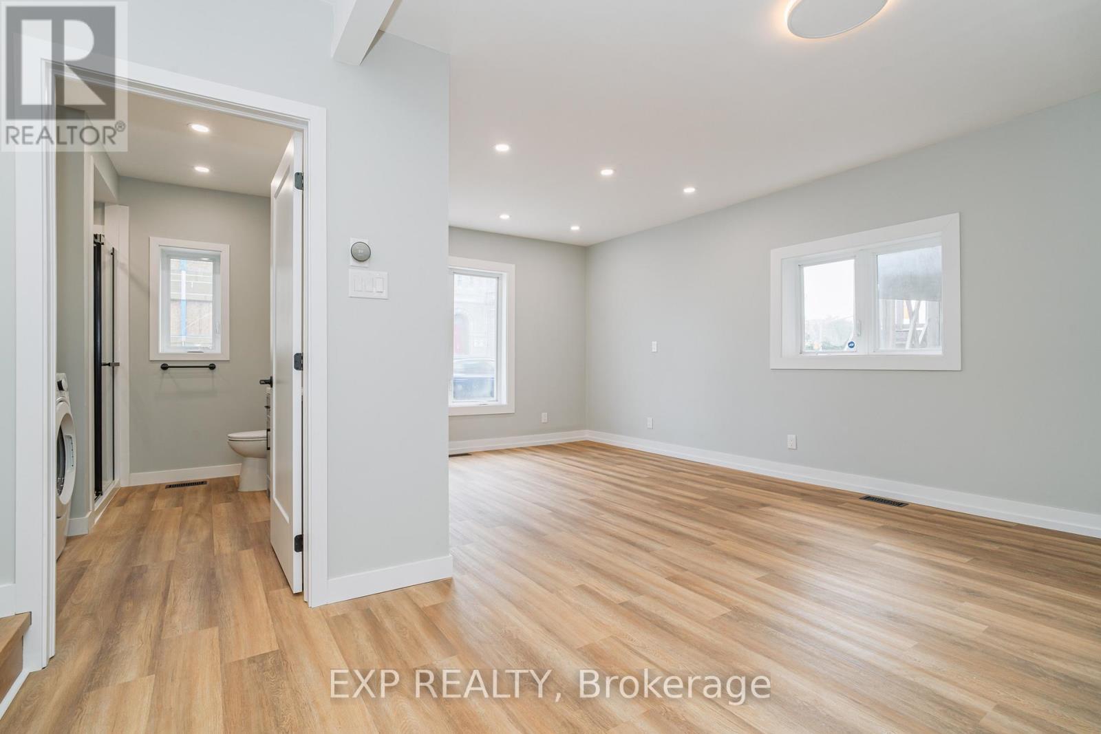












467 MAIN STREET

,
Hawkesbury,




Ontario
K6A2S6

