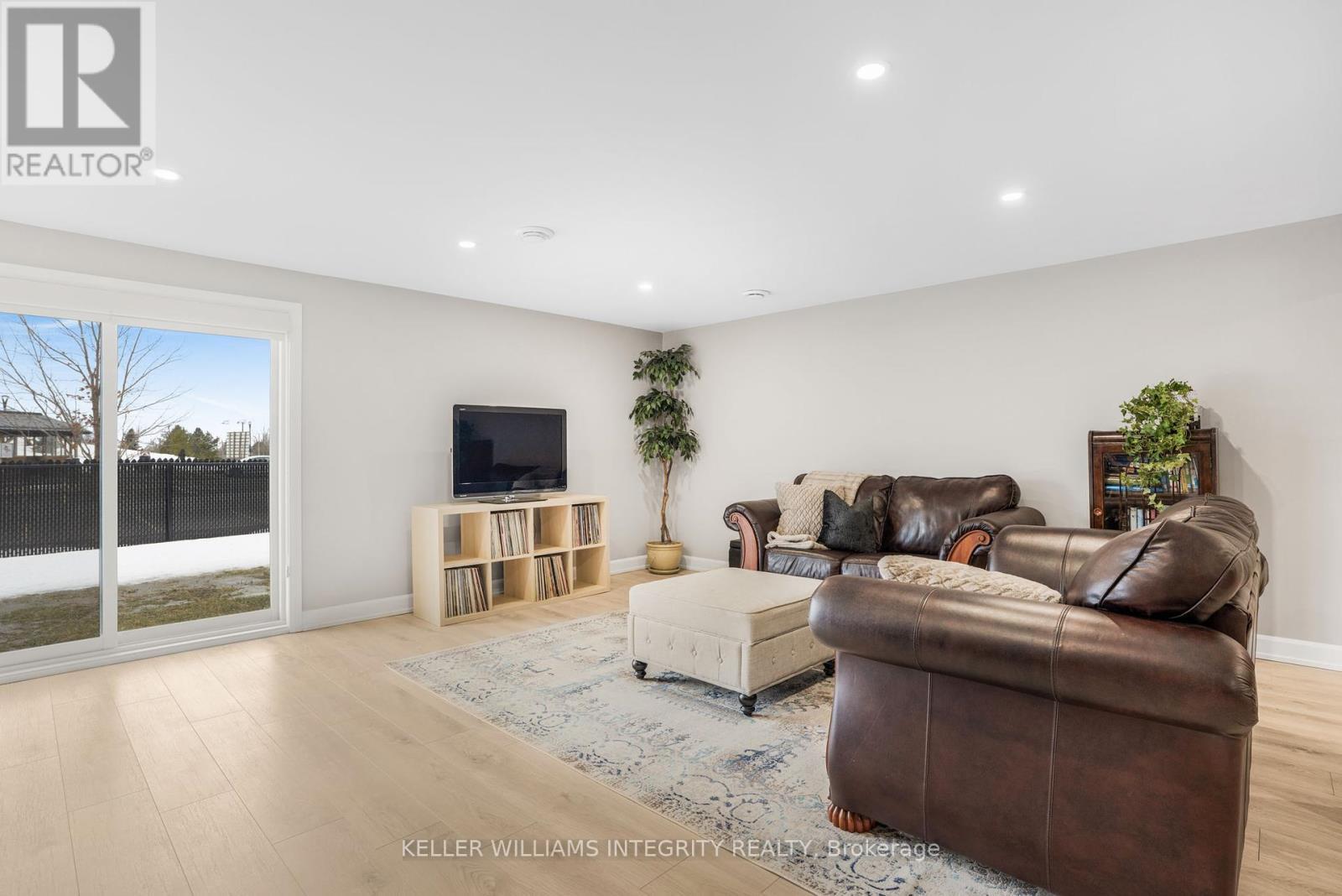 












627 RUBY STREET

,
Clarence-Rockland,




Ontario
K4K0H3

