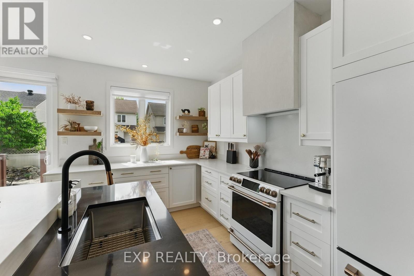 












709 OWLS CABIN AVENUE

,
Ottawa,




Ontario
K1V1X1

