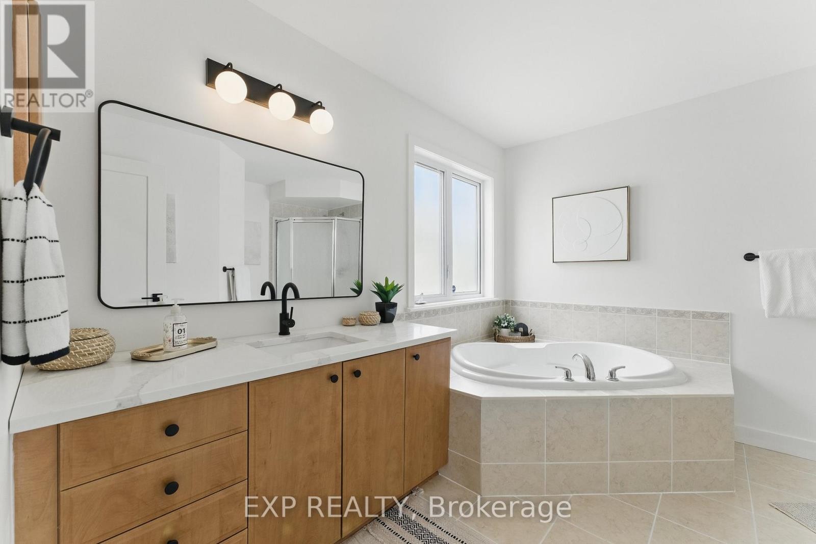 












709 OWLS CABIN AVENUE

,
Ottawa,




Ontario
K1V1X1

