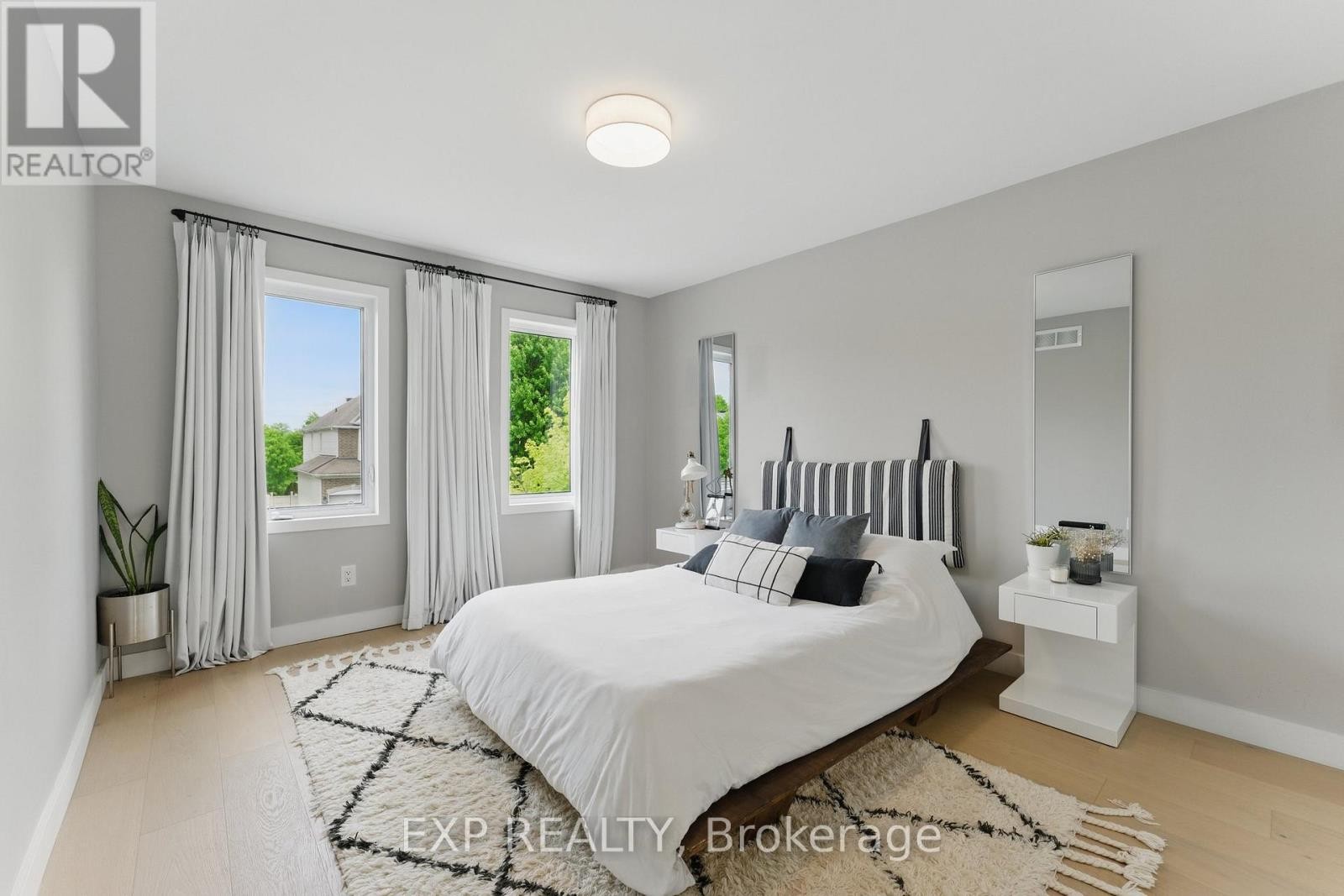 












709 OWLS CABIN AVENUE

,
Ottawa,




Ontario
K1V1X1

