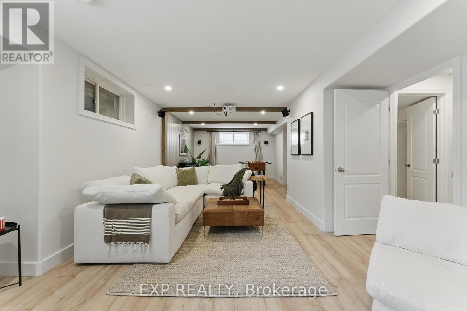 












709 OWLS CABIN AVENUE

,
Ottawa,




Ontario
K1V1X1


